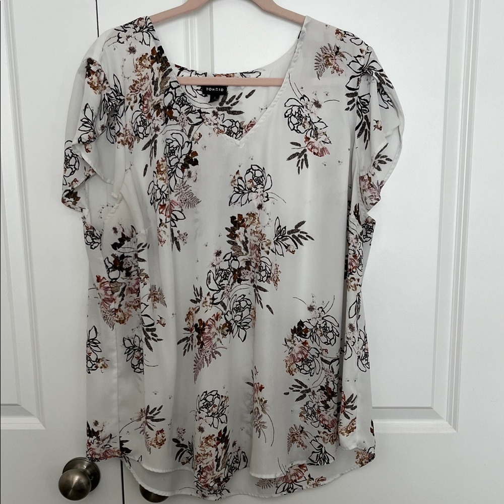 Torrid White Floral Tulip Sleeve Blouse
